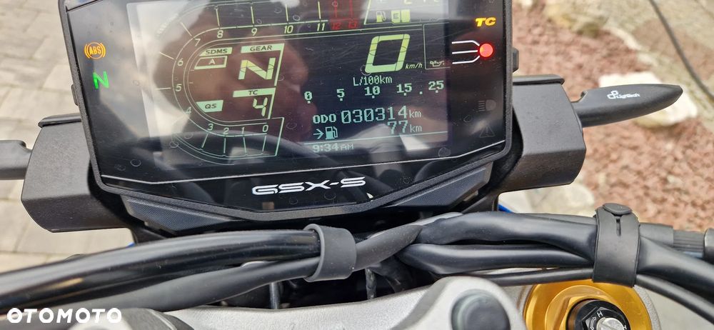Suzuki GSX 1000 - 10