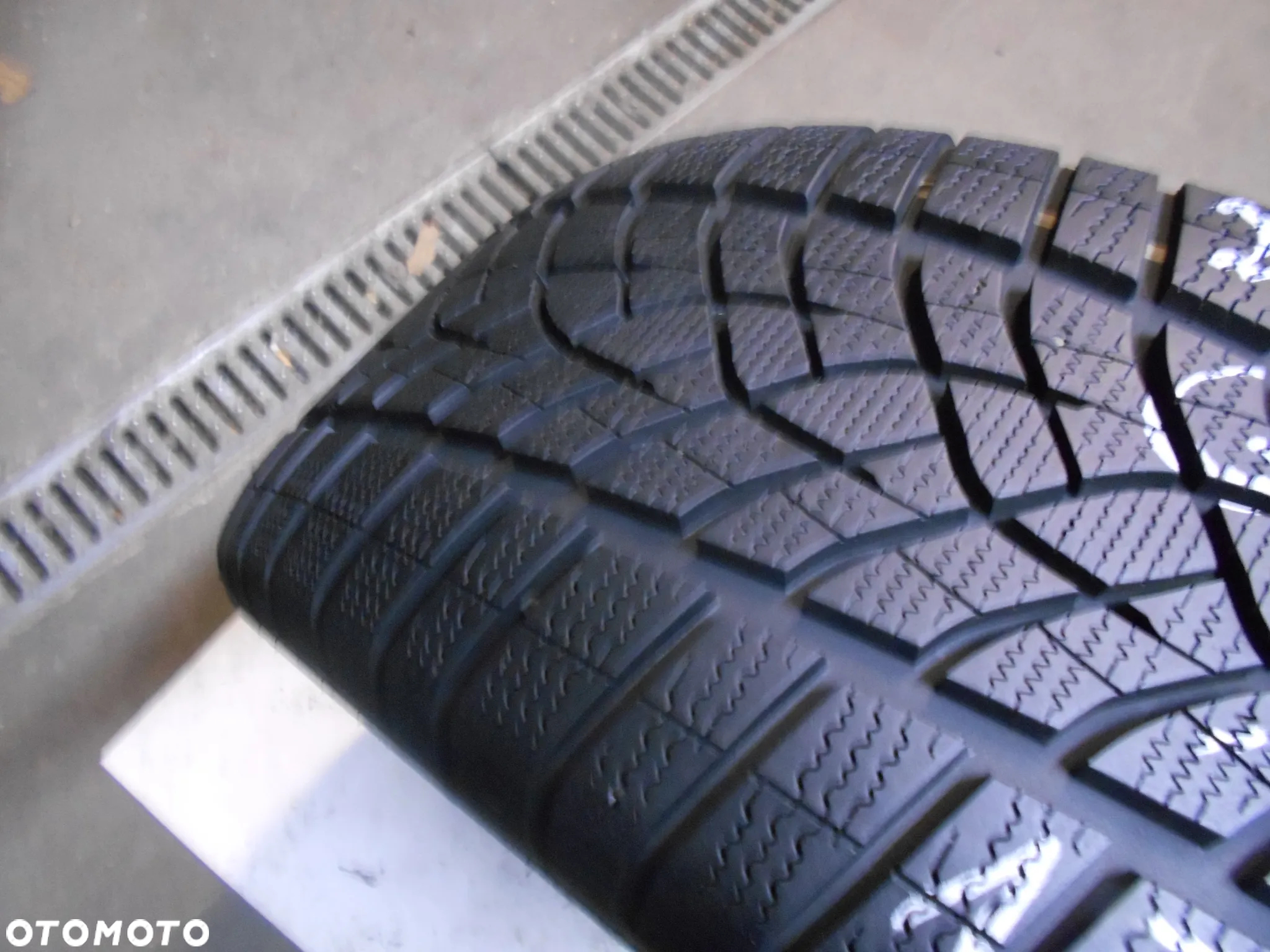 OPONA POJEDYNKA 255/55R18 GOODYEAR ULTRAGRIP PERFORMANCE + DOT 1723 8MM - 2