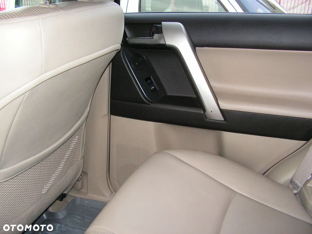 Toyota Land Cruiser LC 3.0 D-4D Prestige - 3