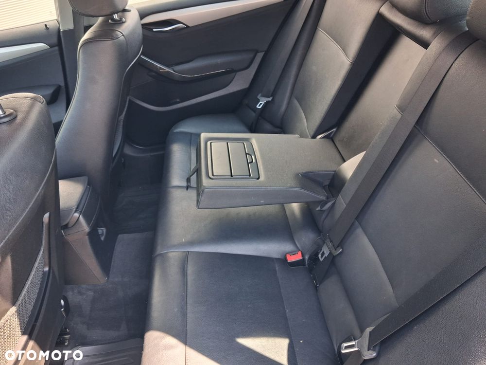 BMW X1 sDrive18i Sport Line - 23