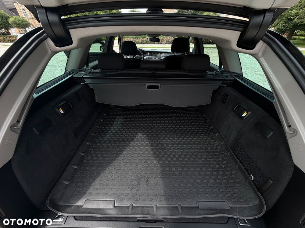 BMW Seria 5 520d - 28