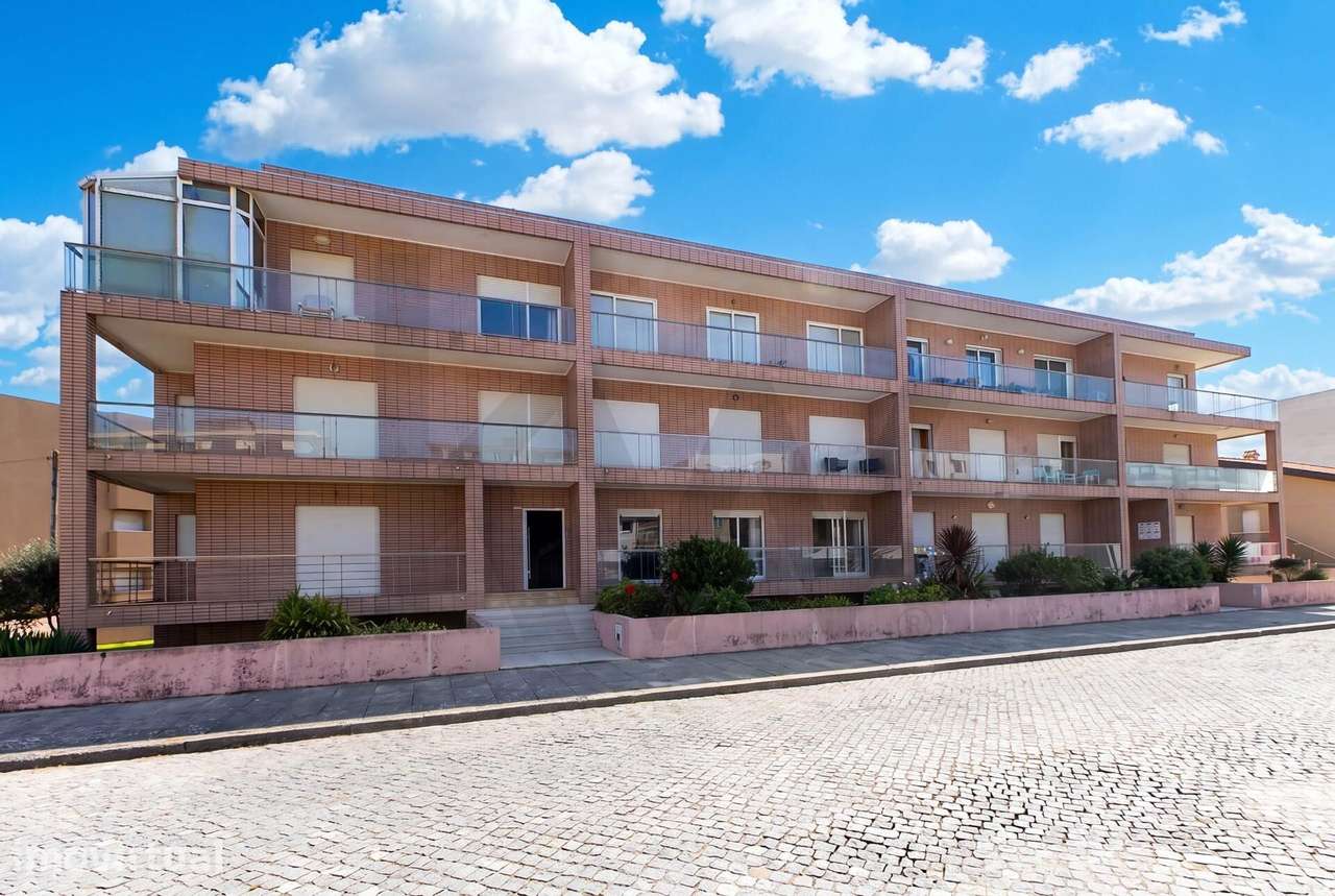 Apartamento T2, com Terraço e Garagem, na 2.ª Linha do Mar, em Vila do - Grande imagem: 2/31