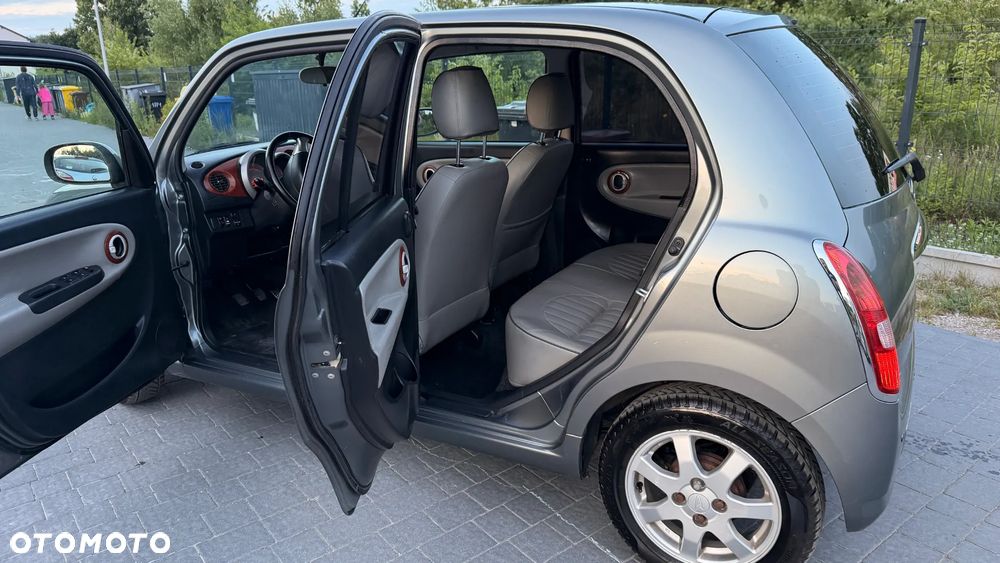 Daihatsu Trevis - 13
