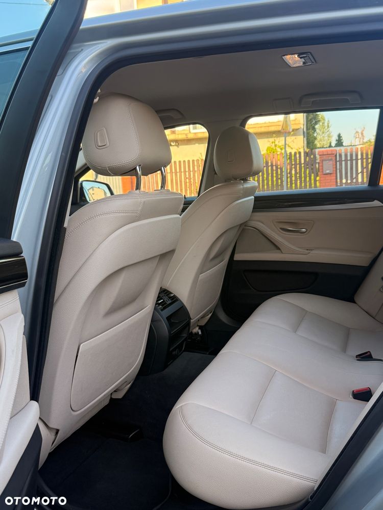 BMW Seria 5 528i xDrive Sport-Aut Luxury Line - 22