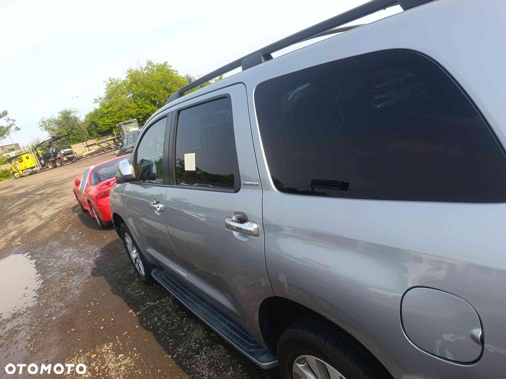 Toyota Sequoia - 10