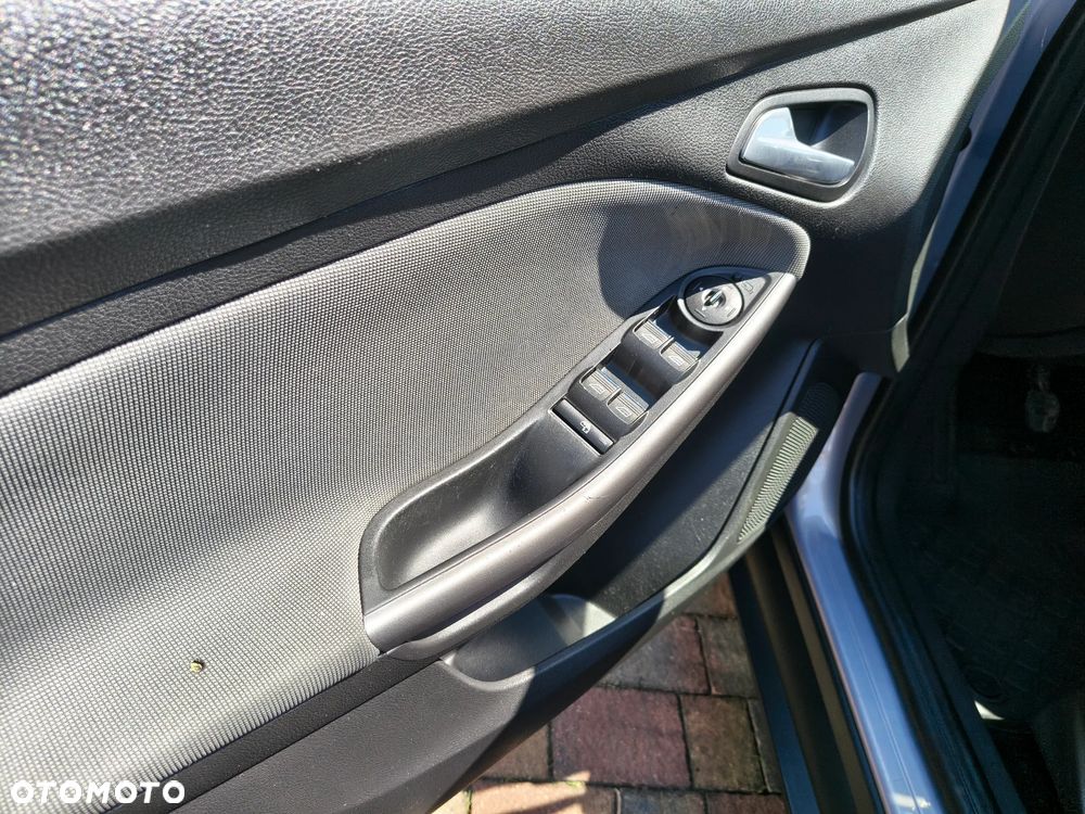 Ford Focus - 32