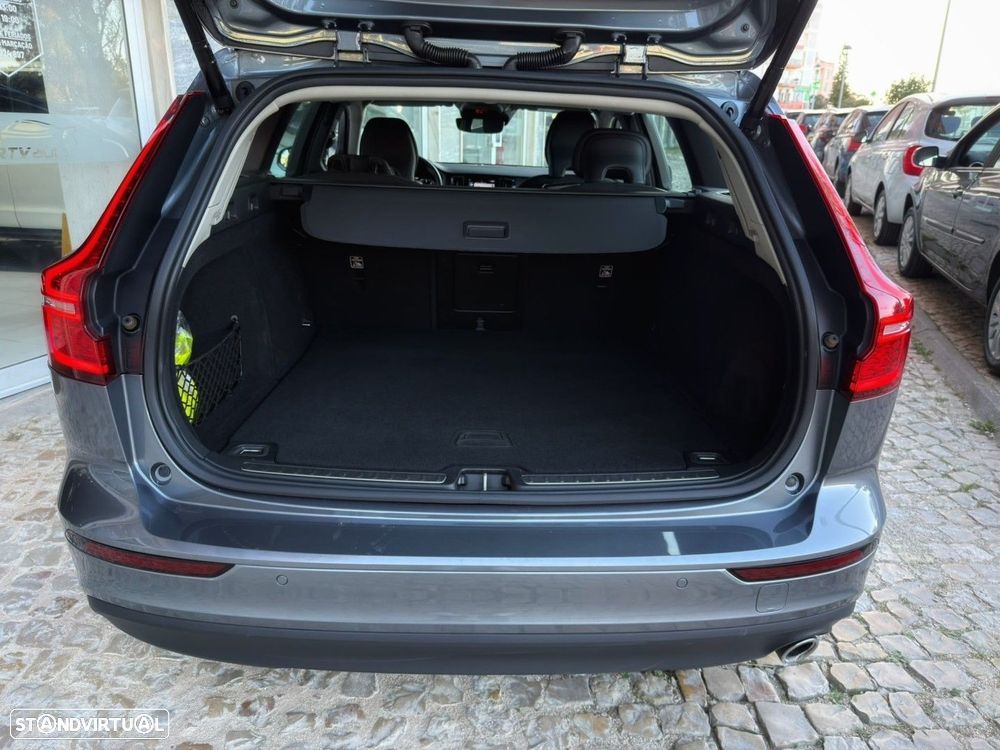 Volvo V60 2.0 D3 Momentum - 28