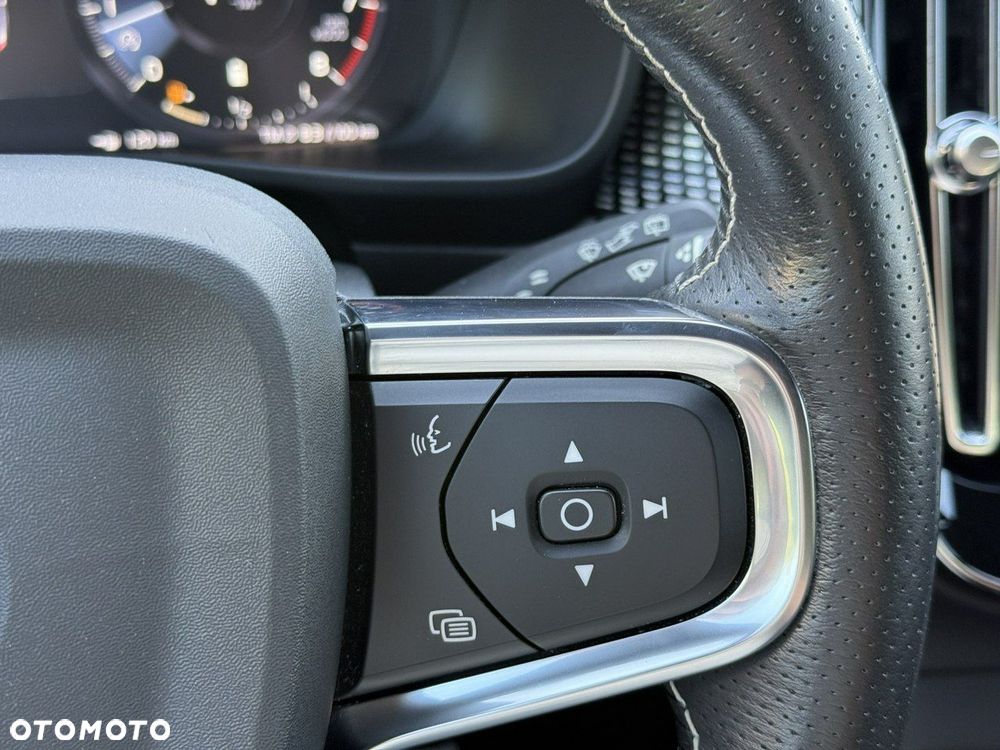 Volvo XC 40 B4 B Geartronic RDesign - 27