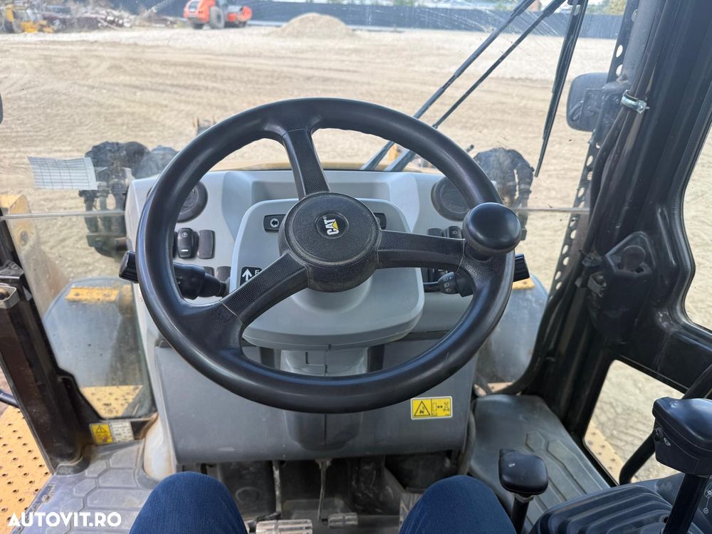 Caterpillar 428 F2 - 12