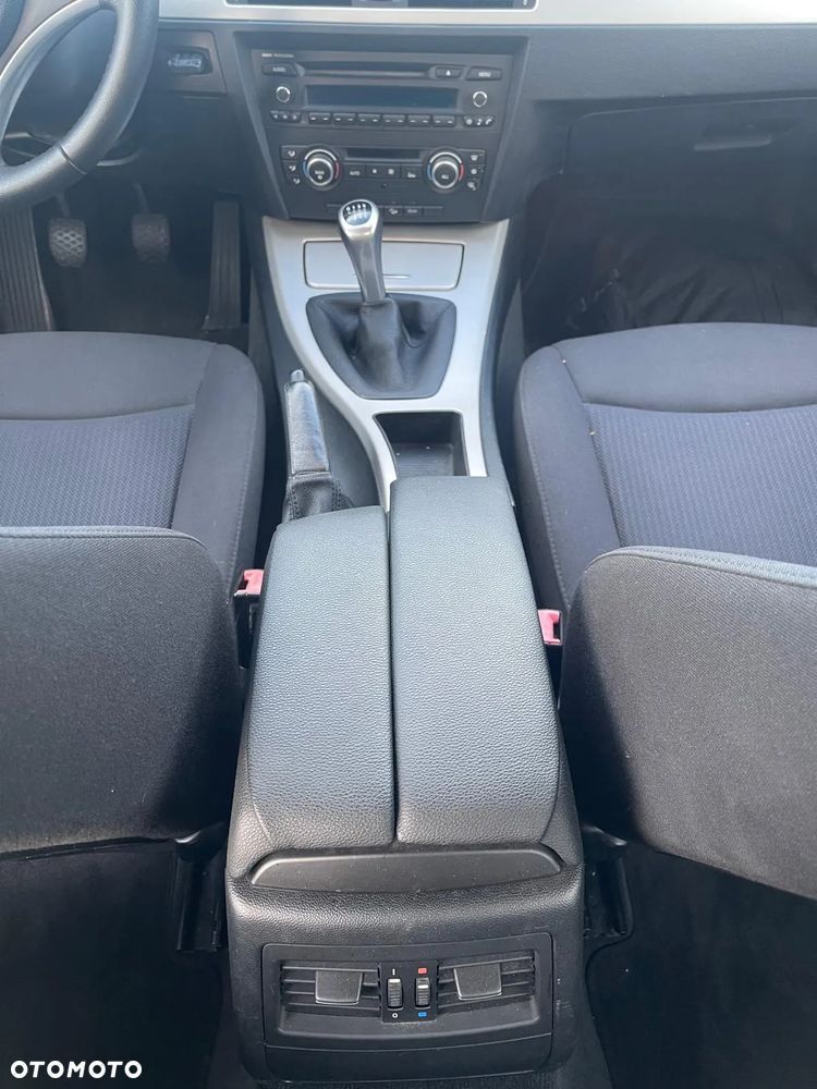 BMW Seria 3 320d xDrive - 13