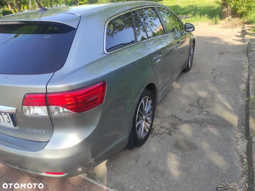 Toyota Avensis 2.0 Premium EU5 MS - 8