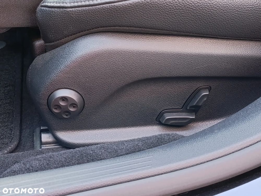 Mercedes-Benz Klasa E 200 9G-TRONIC AMG Line - 18