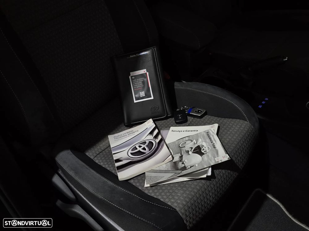 Toyota Auris Touring Sports 1.8 HSD Comfort +P.Techno+P.Sport - 33