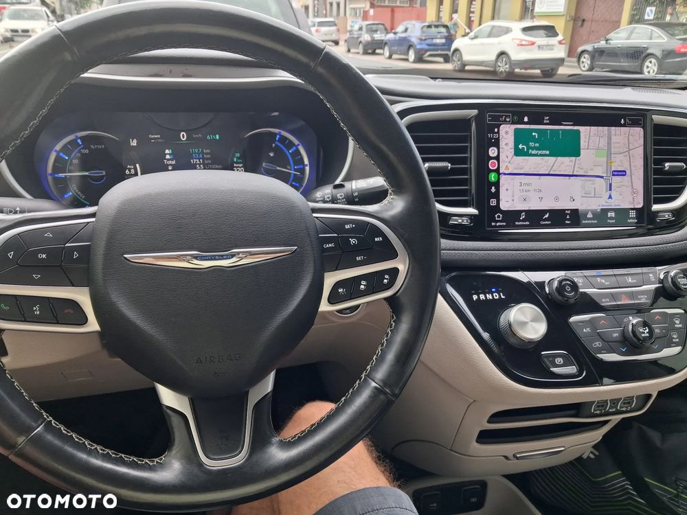 Chrysler Pacifica - 11