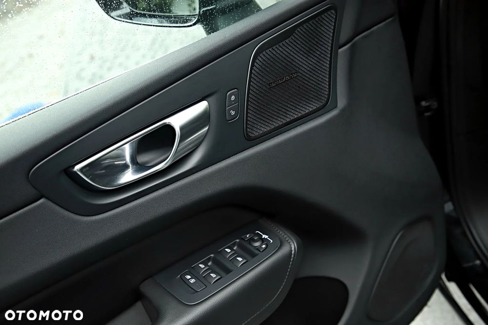 Volvo XC 60 B4 D AWD Momentum Pro - 17