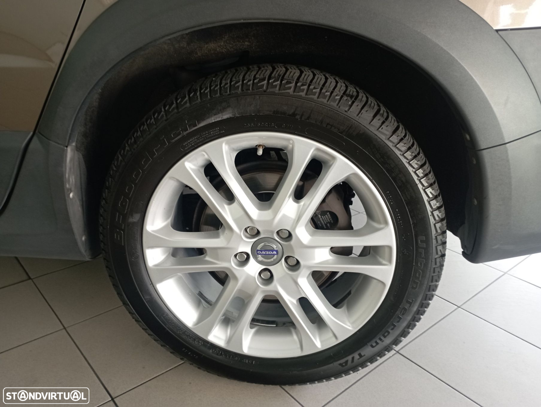 Volvo XC 70 2.0 D4 Momentum Geartronic - 32