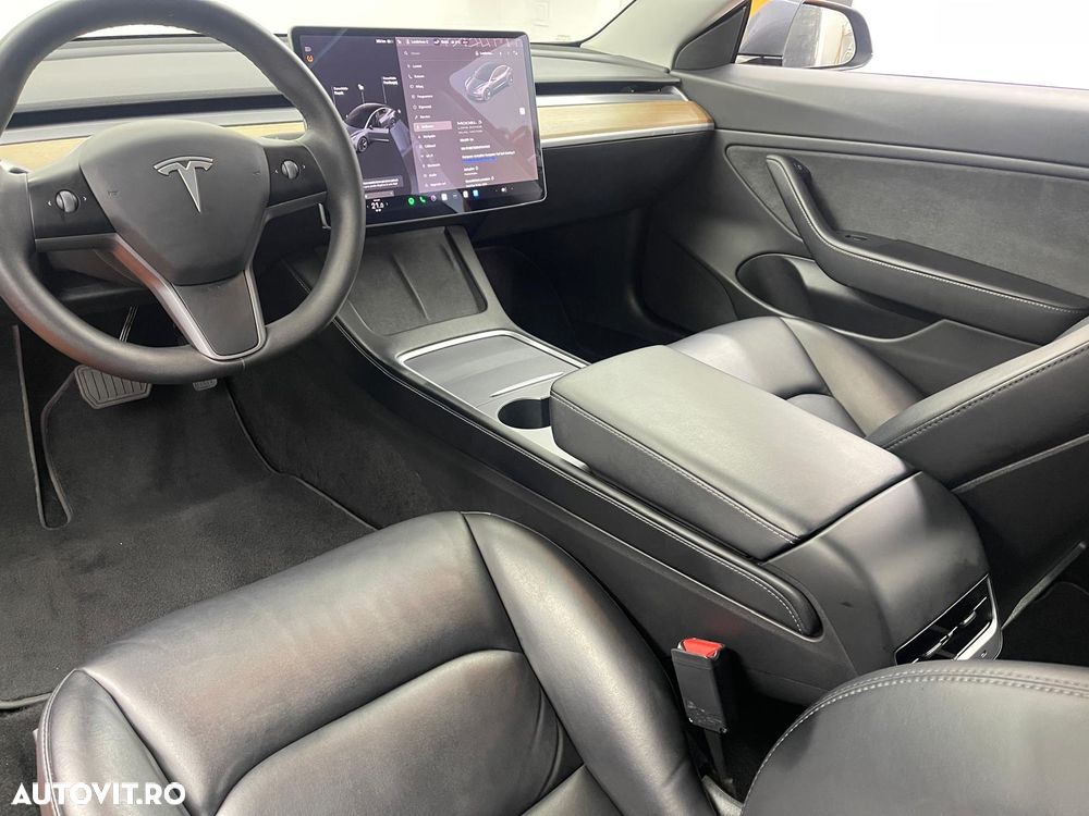 Tesla Model 3 - 8