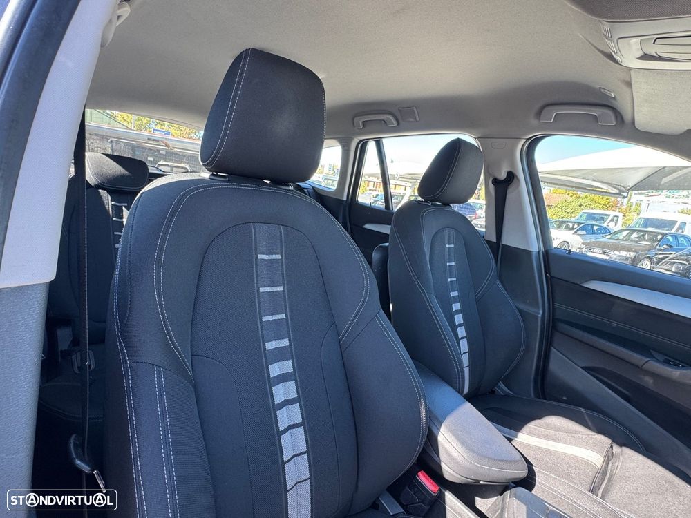 BMW X1 18 d sDrive Line Sport - 9