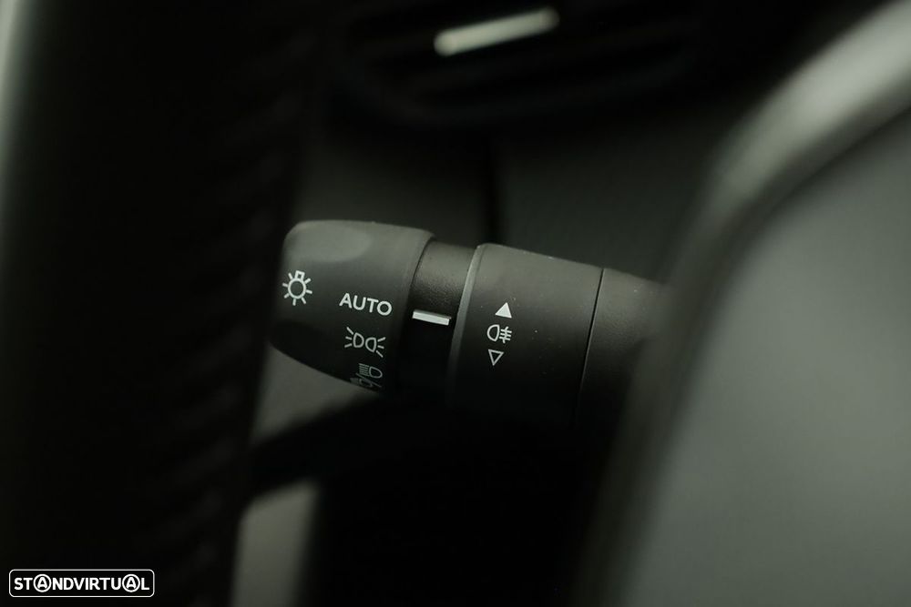 Peugeot 2008 1.2 PureTech Allure - 17