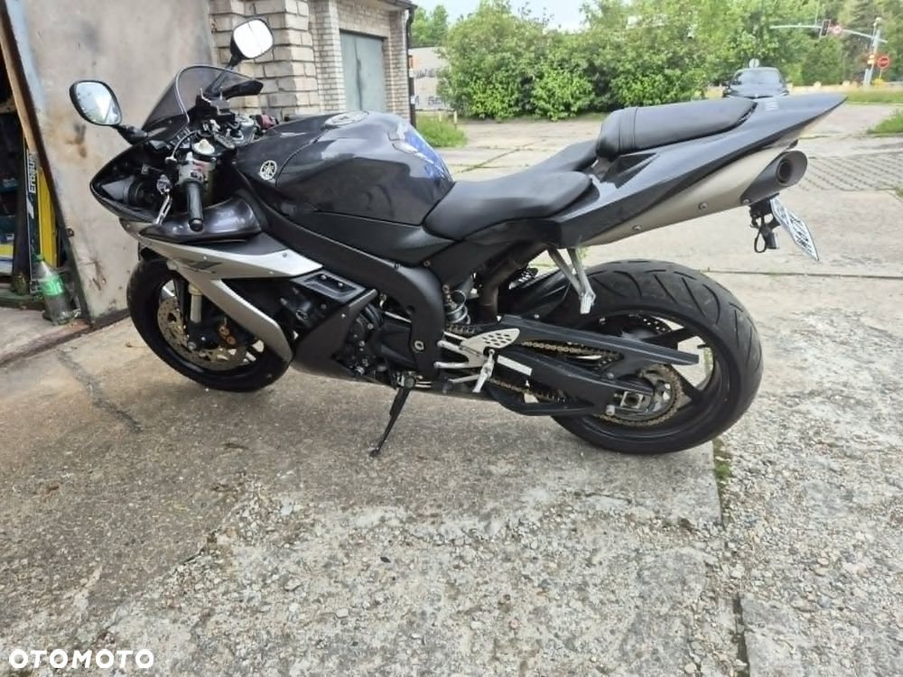 Yamaha R1 - 3