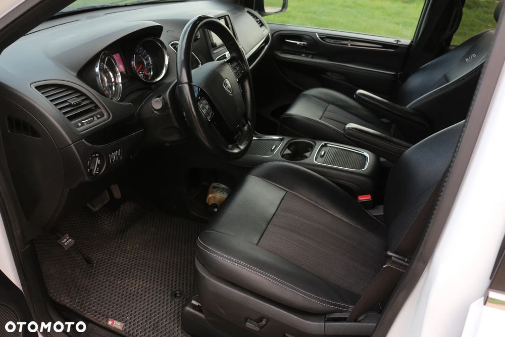 Lancia Voyager 2.8CRD S - 8