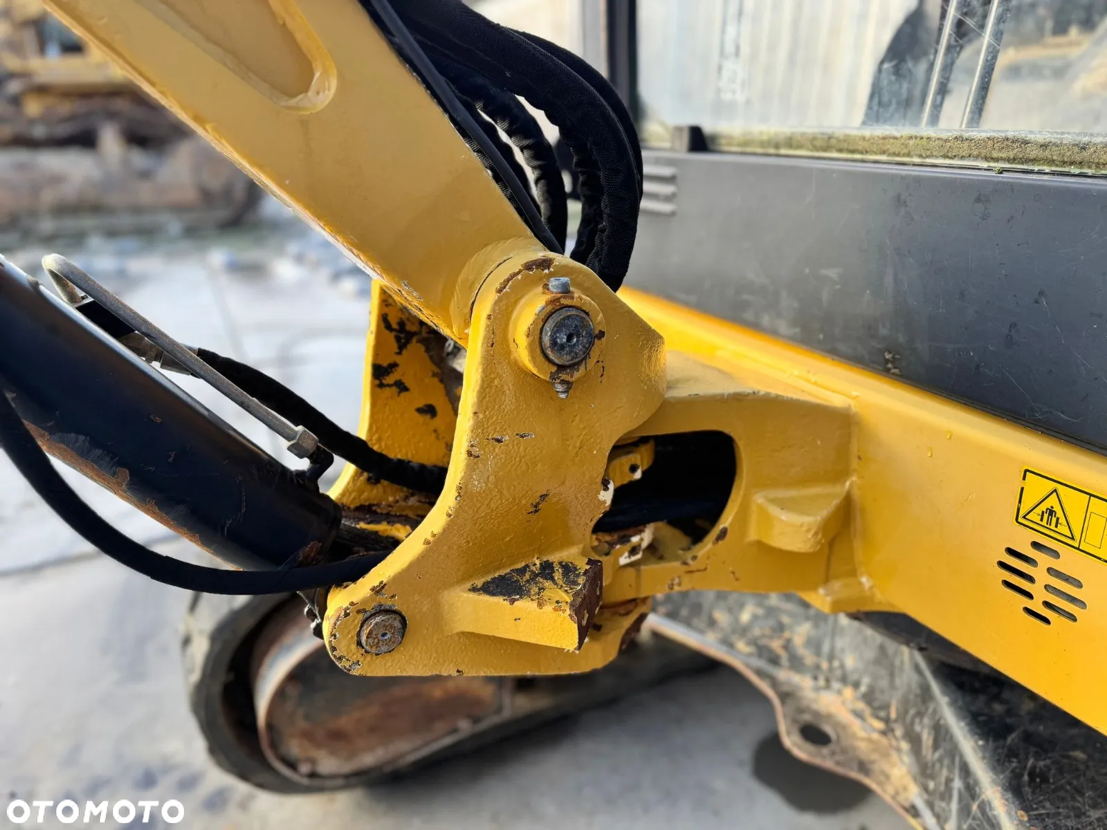 Caterpillar 302.4D - 10