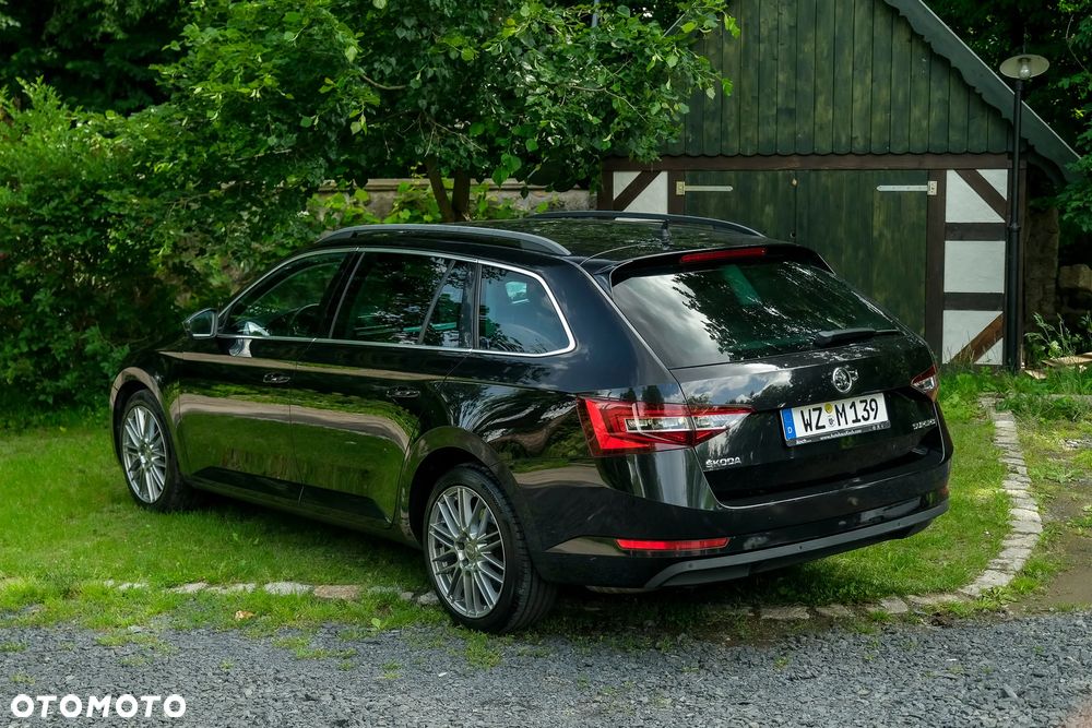 Skoda Superb 2.0 TDI DSG Premium Edition - 9