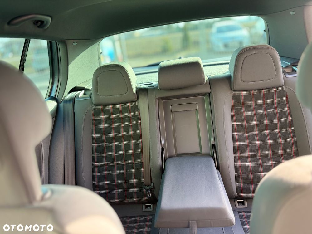 Volkswagen Golf 2.0 GTI - 17