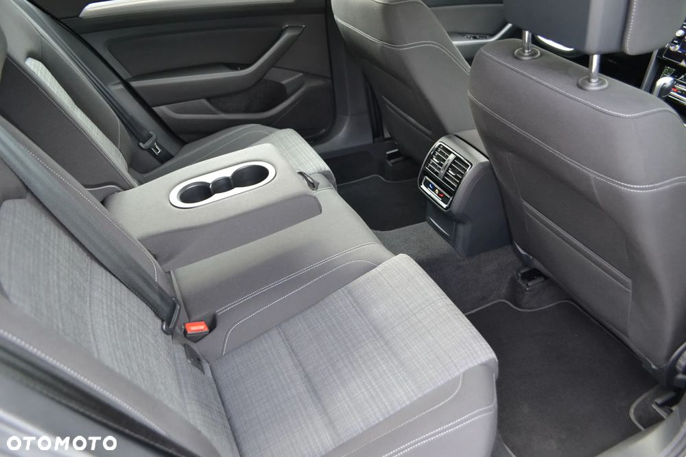 Volkswagen Passat 2.0 TDI EVO Business DSG - 16