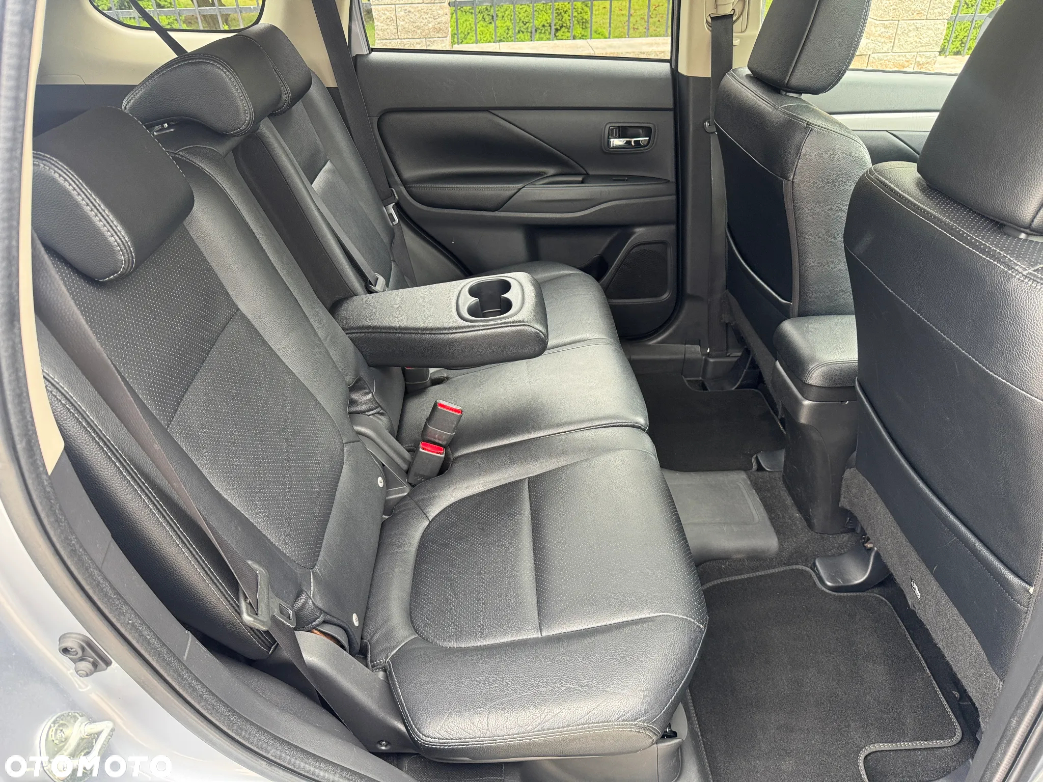 Mitsubishi Outlander PHEV Instyle NAVI + - 30