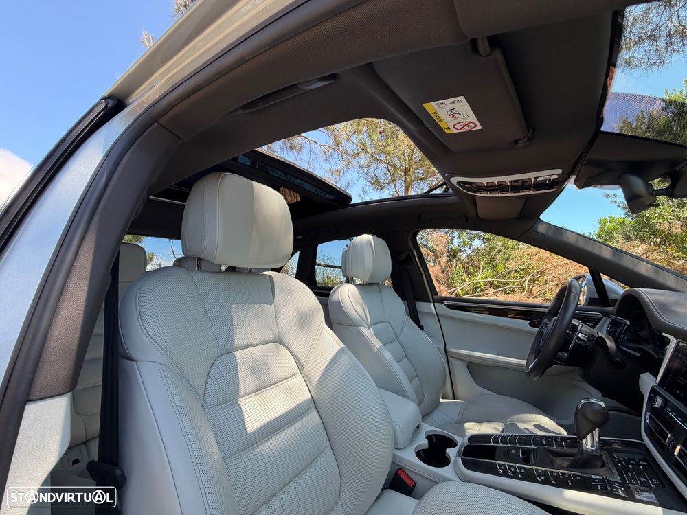 Porsche Macan S - 23