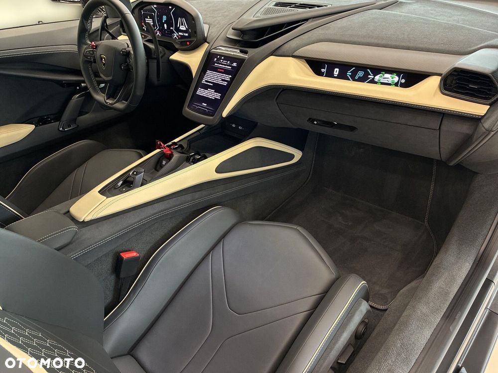 Lamborghini Revuelto - 7