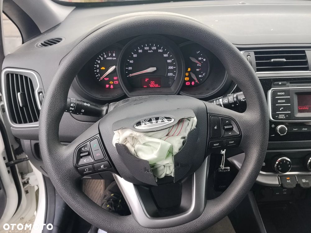 Kia Rio - 7
