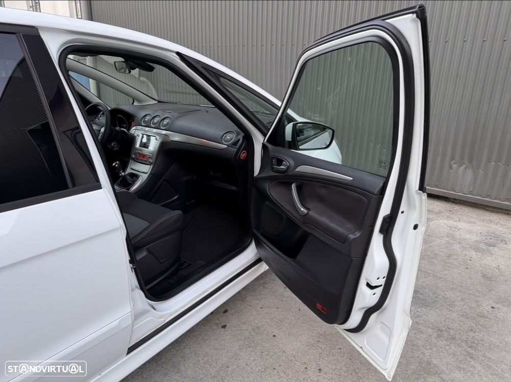 Ford S-Max 2.0 TDCi DPF Titanium - 27
