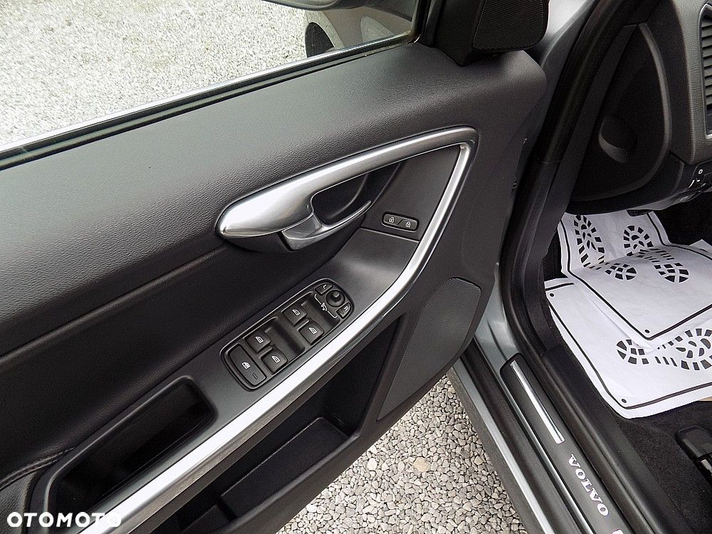 Volvo XC 60 D4 Geartronic Summum - 9