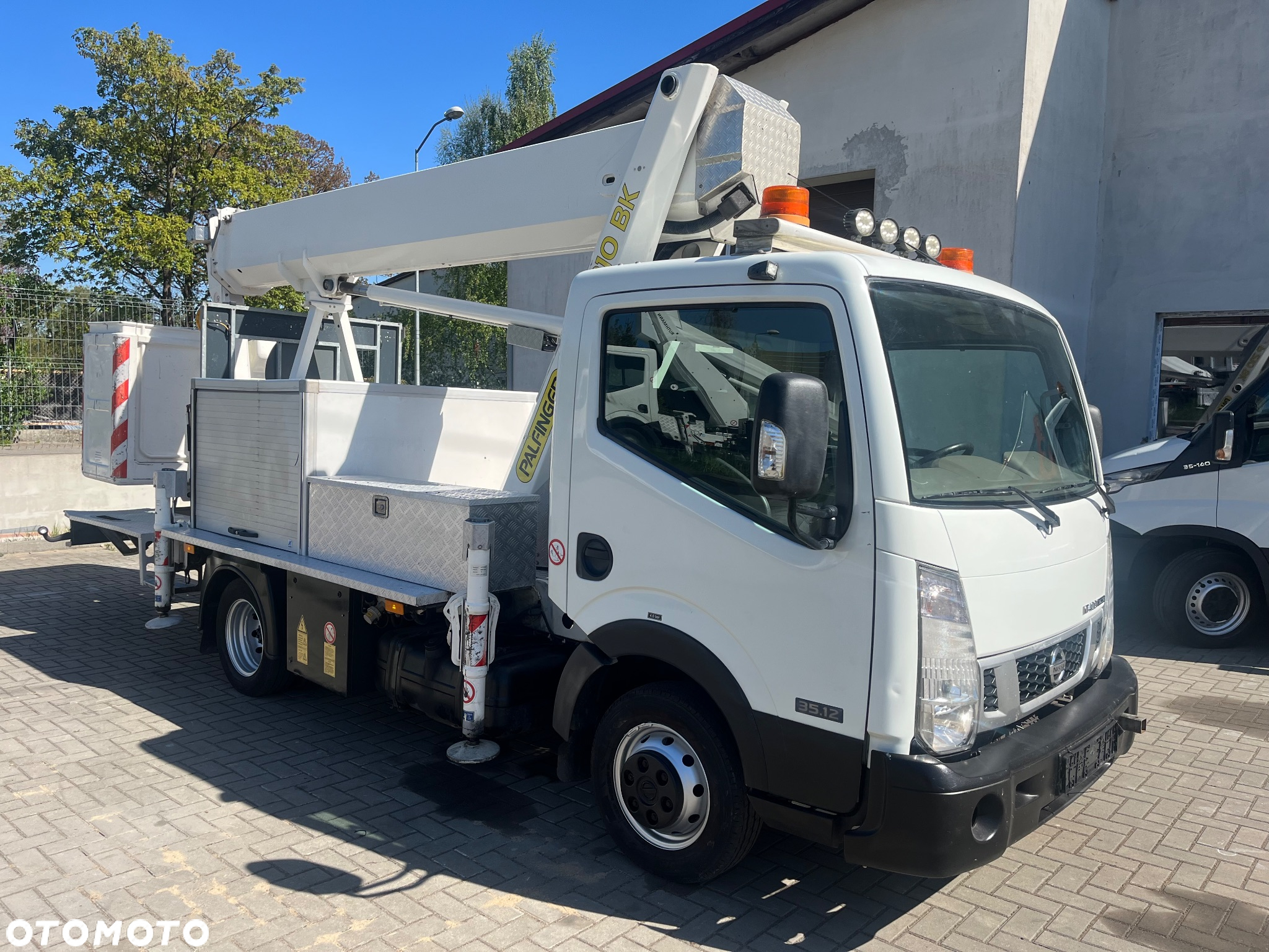 Nissan Podnośnik Koszowy Zwyżka Palfinger 210Bk 21 Metrów 16 w bok ! PILOT NA KABLU!! UDT !! Kosz 1000V Izolowany Jak Wumag Ruthmann Gsr - 9