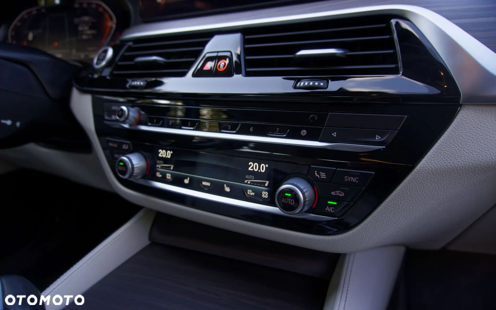 BMW Seria 5 530i xDrive mHEV Luxury Line - 18