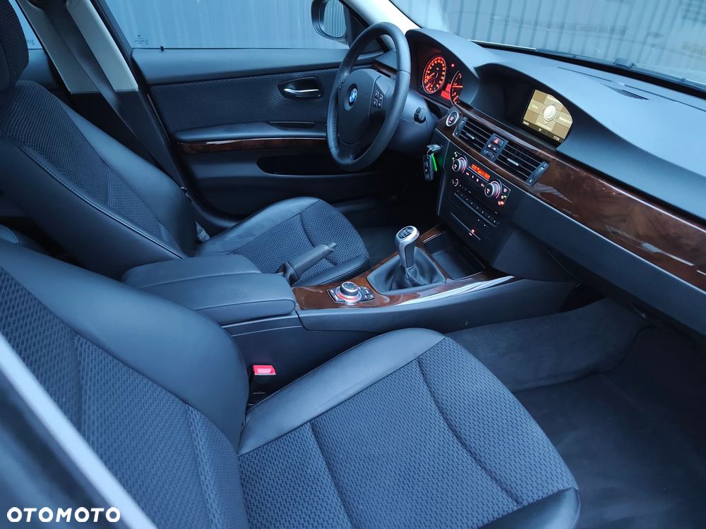 BMW Seria 3 318i Edition Exclusive - 33