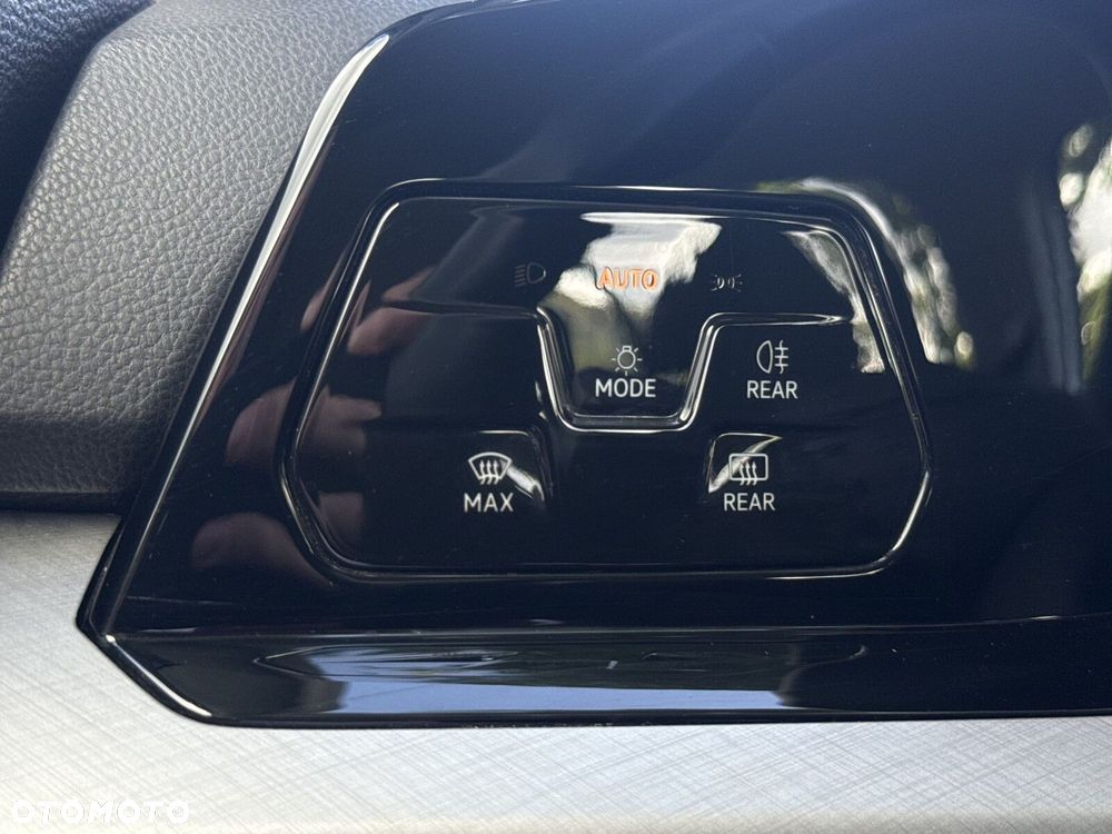 2021 Volkswagen Golf, photograph 10
