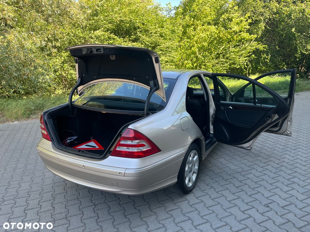 Mercedes-Benz Klasa C 240 4Matic Elegance - 20