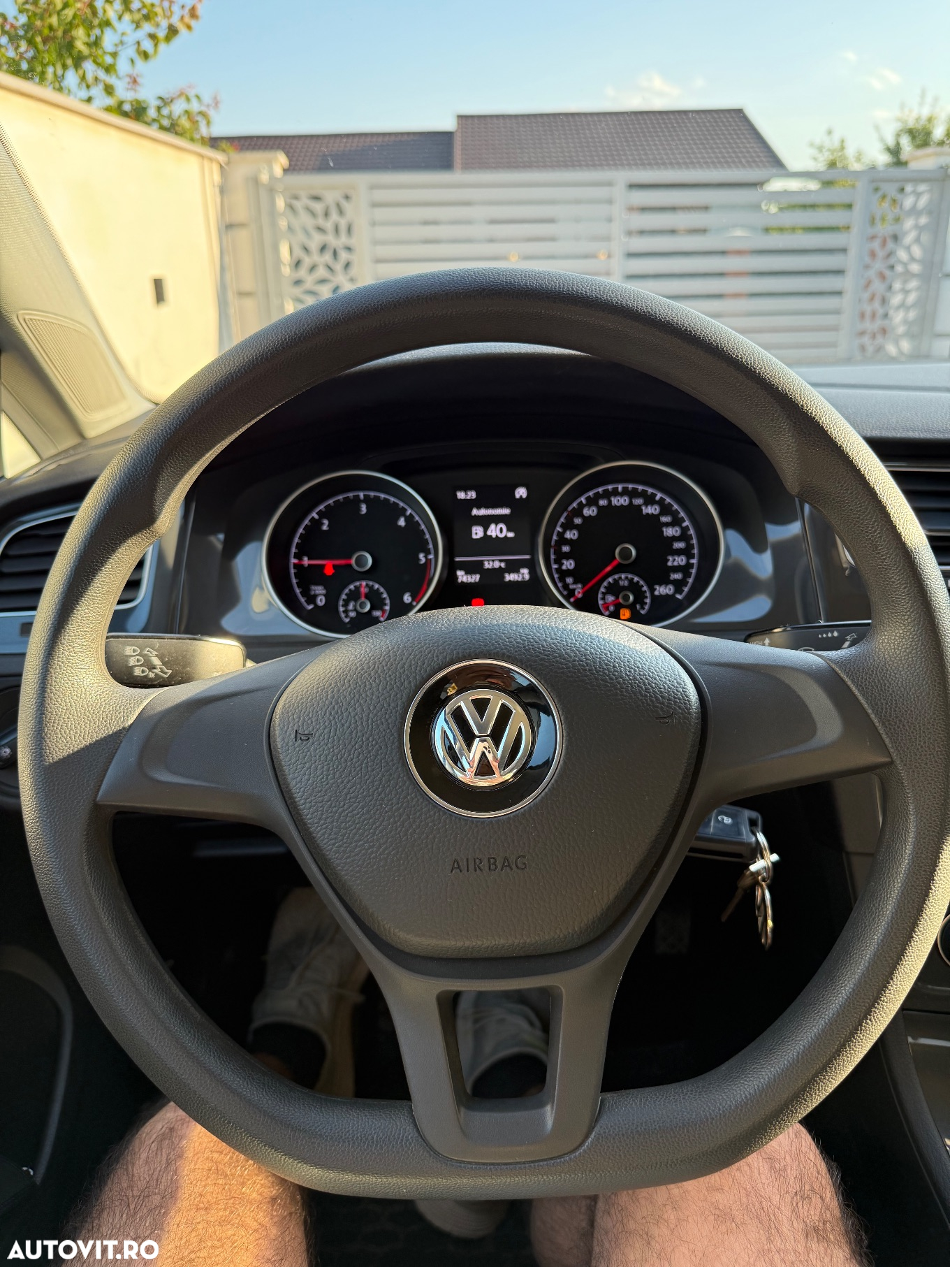 Volkswagen Golf 1.6 TDI Highline - 25