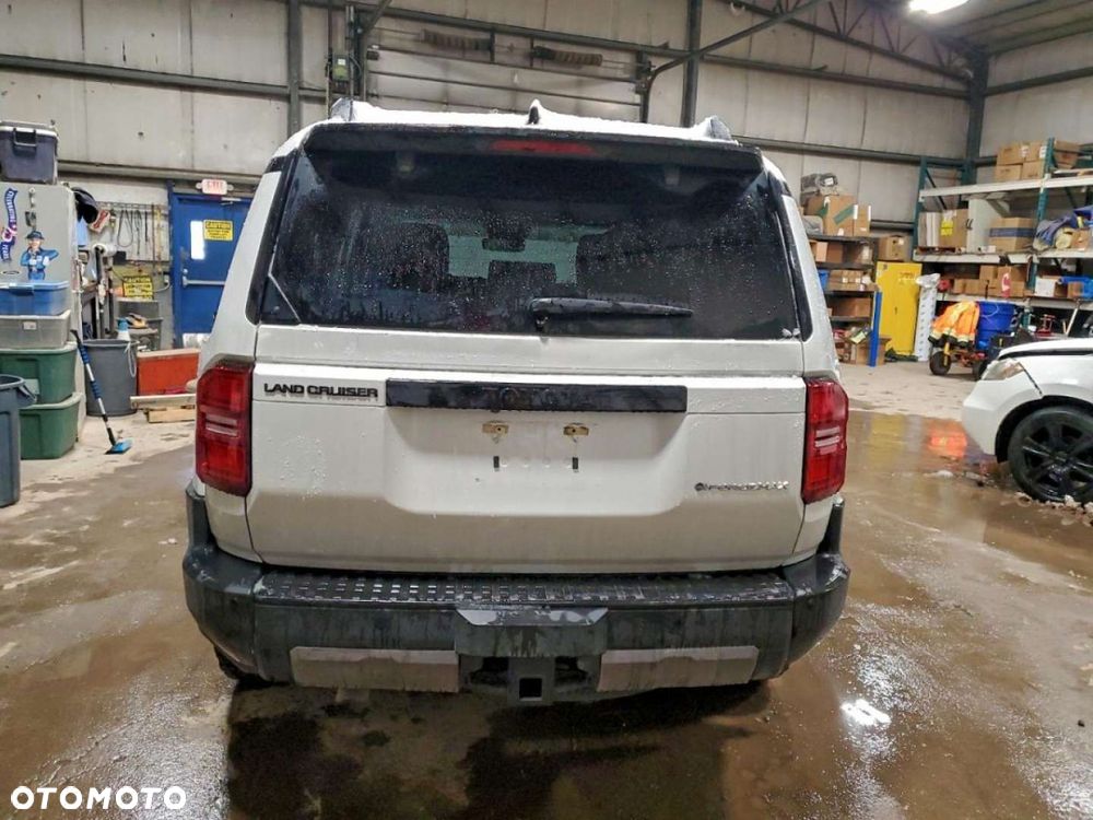 Toyota Land Cruiser - 7