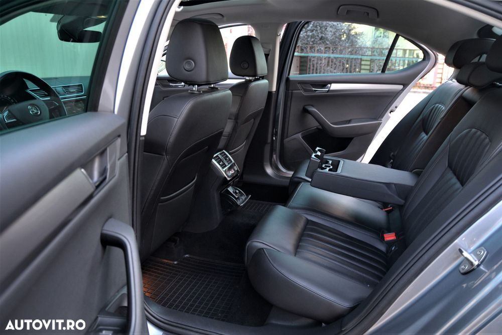 Skoda Superb 2.0 TDI DSG Premium Edition - 23