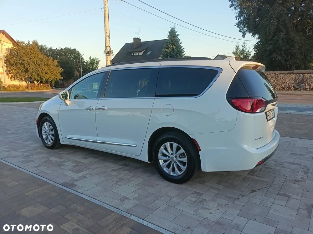 Chrysler Pacifica - 7