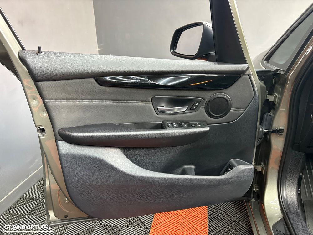 BMW 218 Active Tourer d Line Sport - 31