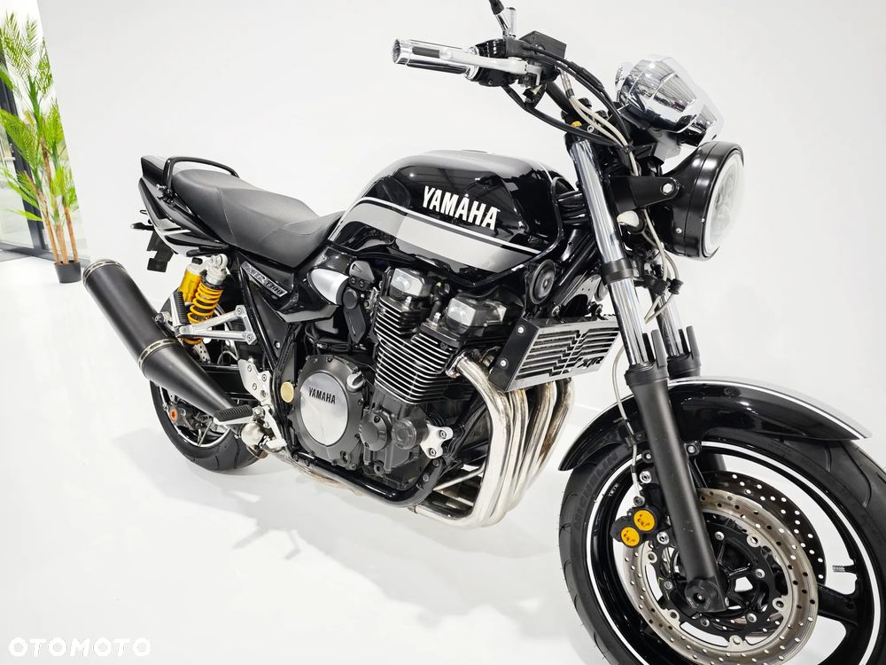 Yamaha XJR - 7