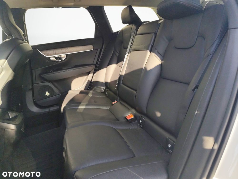 Volvo V90 Cross Country - 22