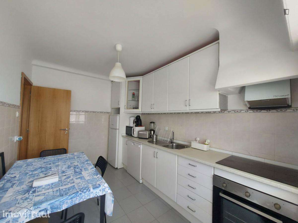 Quarto - localizado em Santa Marinha Porto - Grande imagem: 4/15