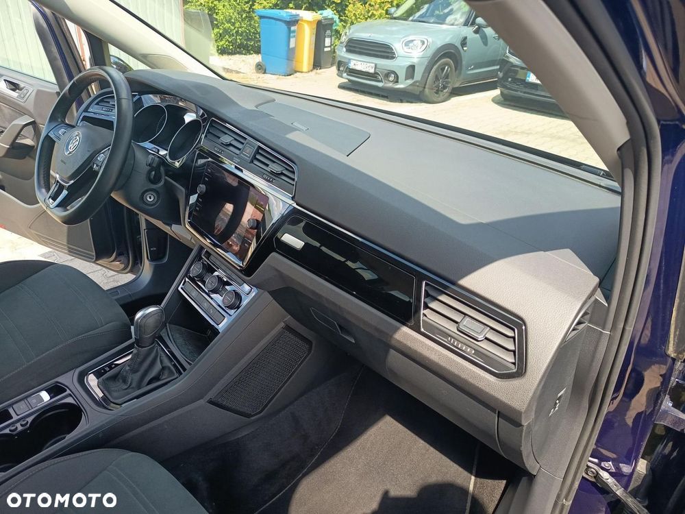 Volkswagen Touran - 20