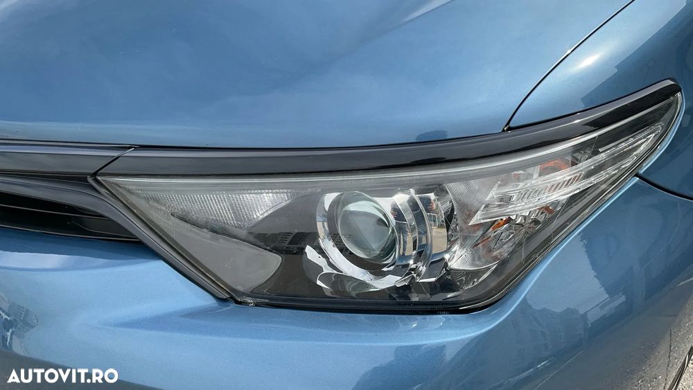 Toyota Auris 1.8 L VVT-i HSD Luna - 10
